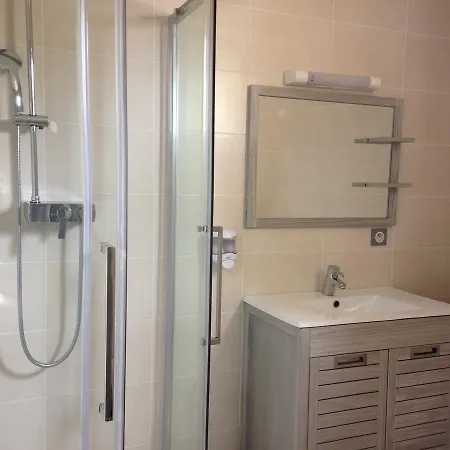 מלון Nad'hotel 2*
